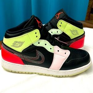 Air Jordan 1 Mid 'Glow In The Dark'